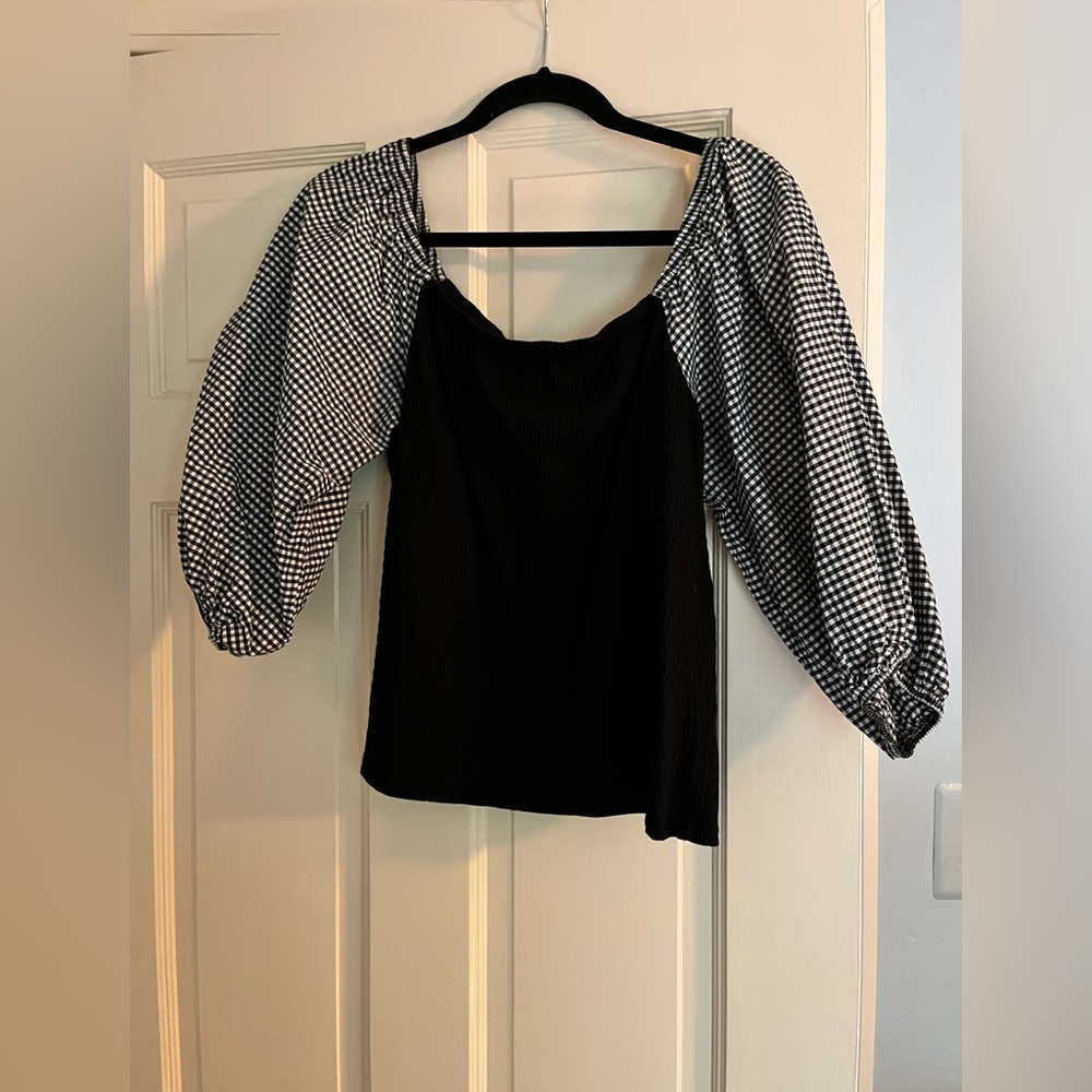Puff sleeve/ruched gingham/black top